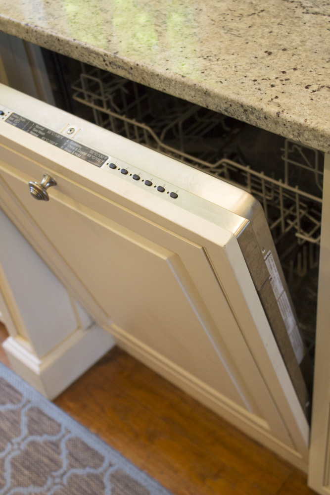 Milele Fully Integrated Incognito Dishwasher With Custom Cabinet Paneled Front