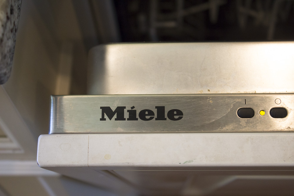 Milele Fully Integrated Incognito Dishwasher With Custom Cabinet Paneled Front