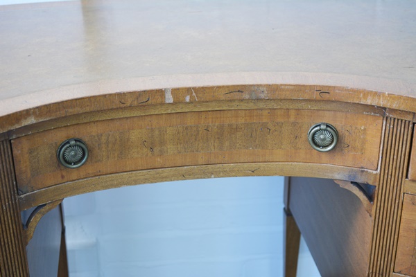 Antique Hepplewhite Style Kidney-Shaped Desk/Vanity