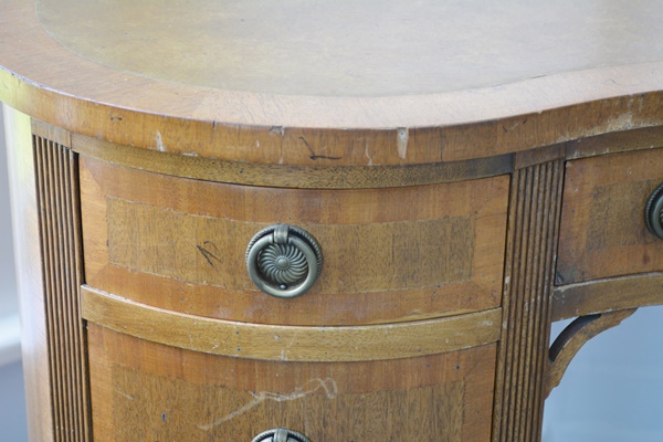 Antique Hepplewhite Style Kidney-Shaped Desk/Vanity