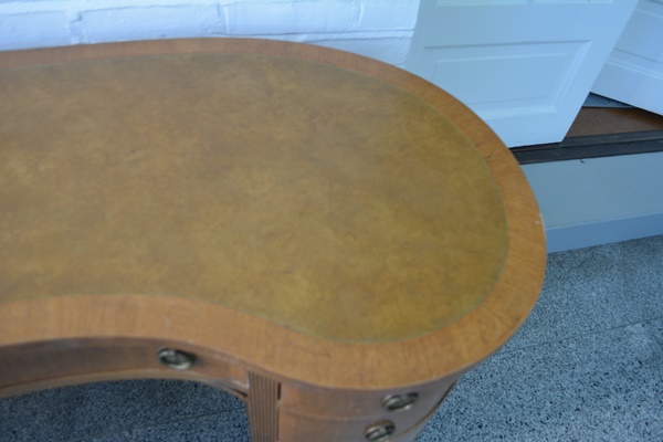 Antique Hepplewhite Style Kidney-Shaped Desk/Vanity