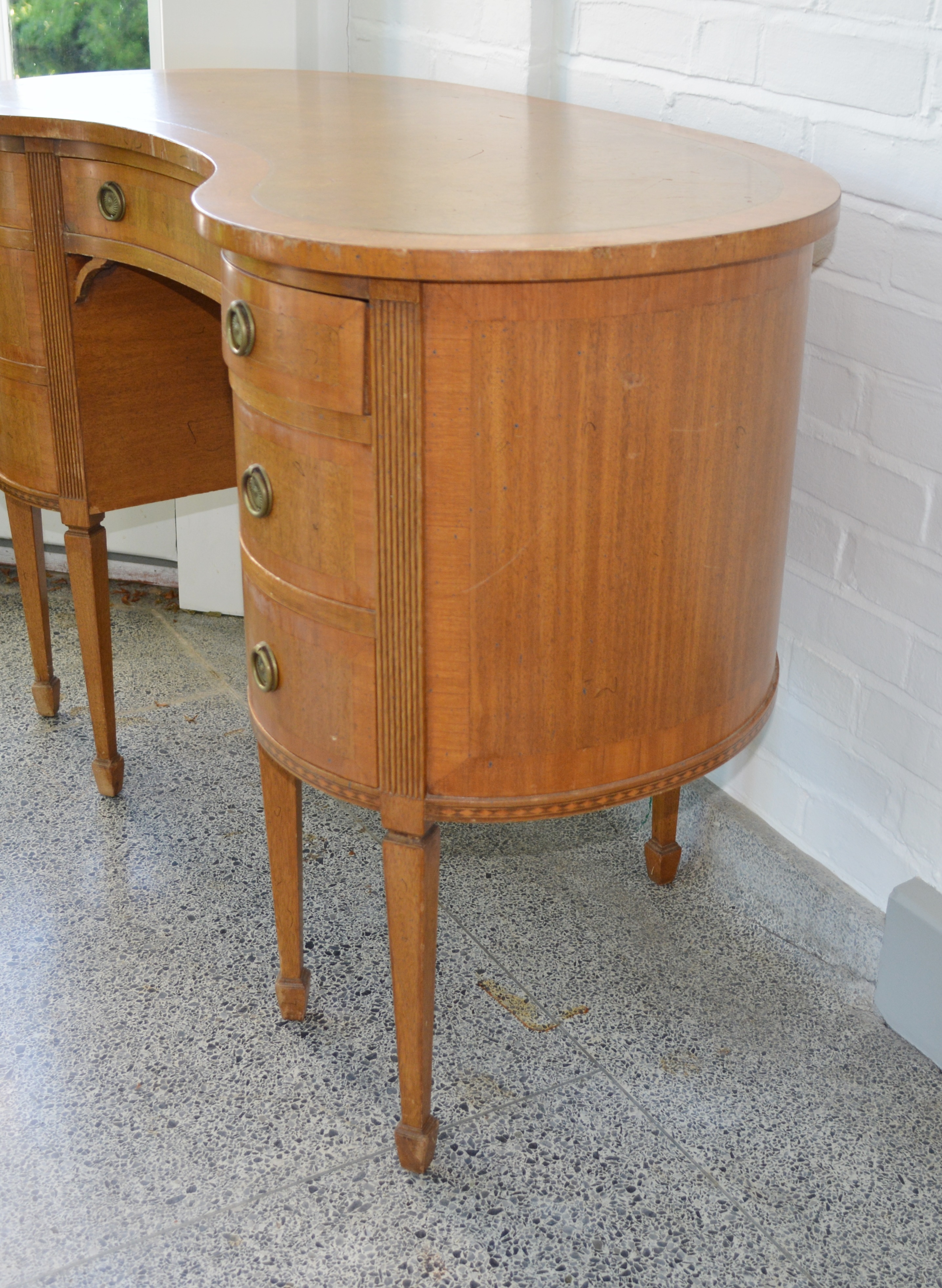 Antique Hepplewhite Style Kidney-Shaped Desk/Vanity