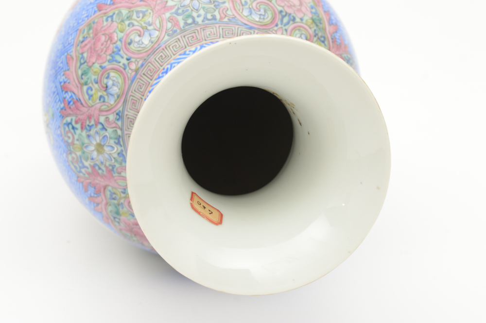 Exceptional Chinese Porcelain Vase