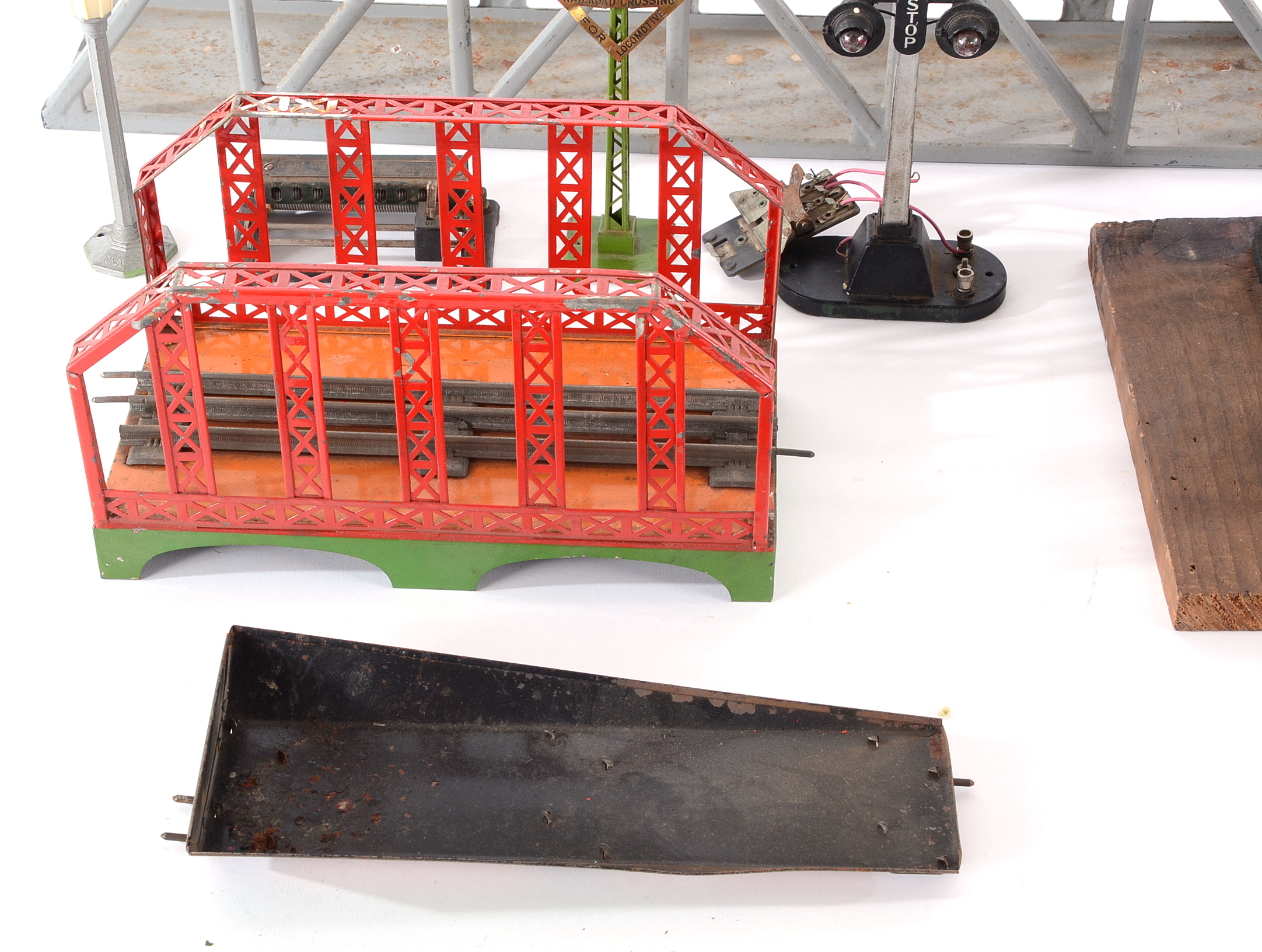 Train Accessories fot O Gauge Trains