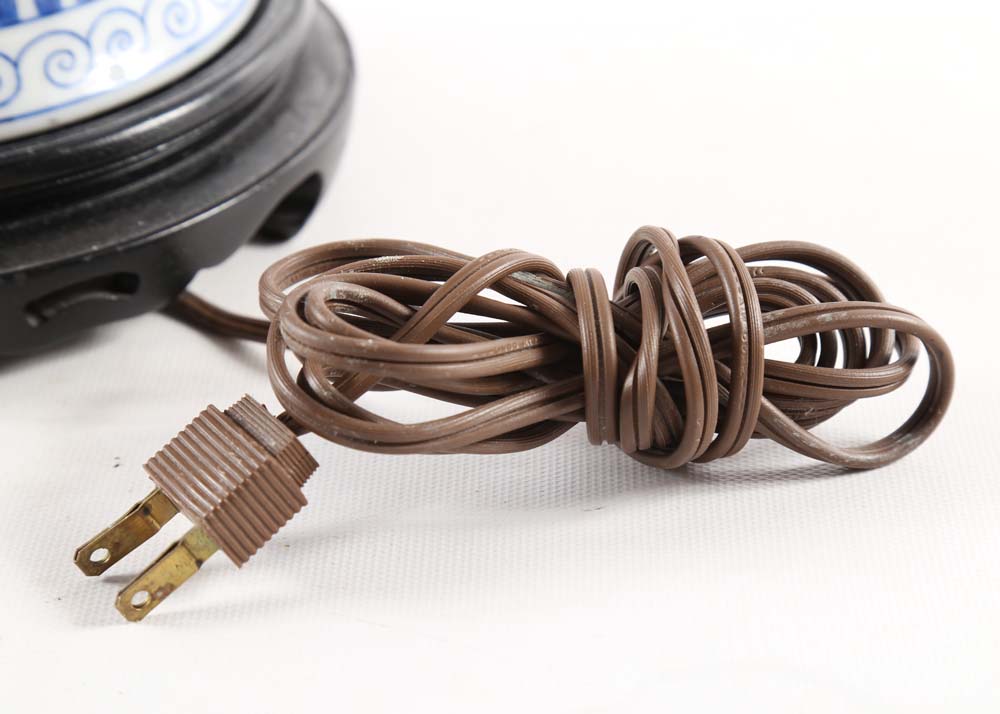 Hand Painted Japanese Imari Porcelain Table Lamp