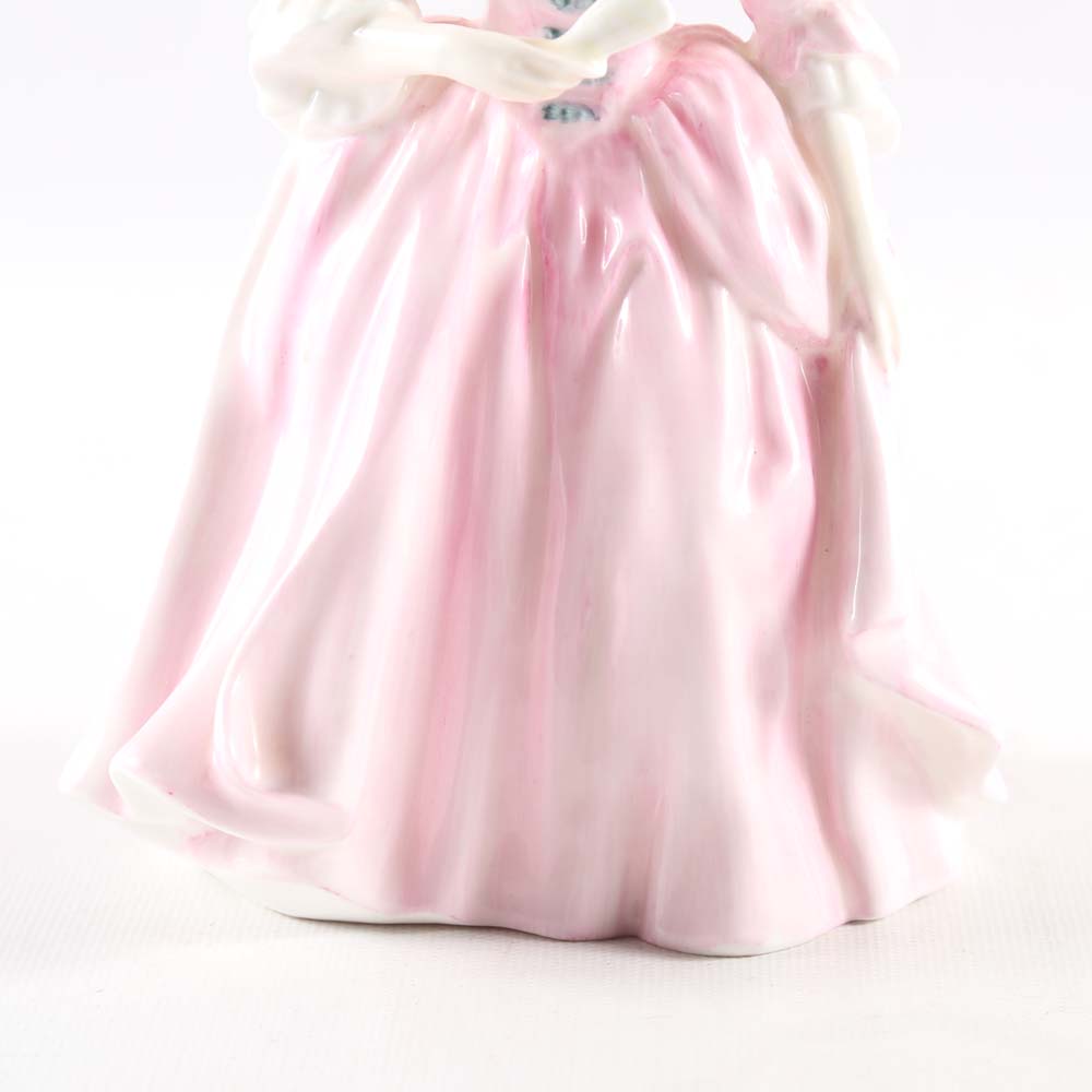 1959 Royal Doulton "The Hostess of Williamsburg" HN2209 Porcelain Figurine
