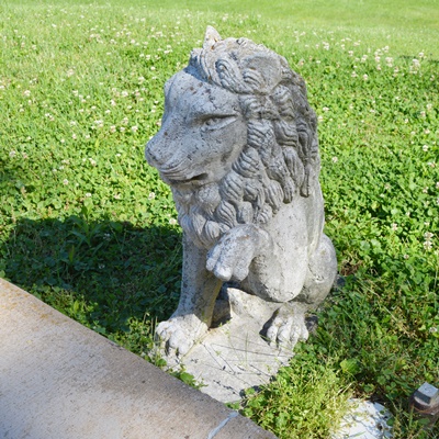 Single Concrete Lion Yard Statue