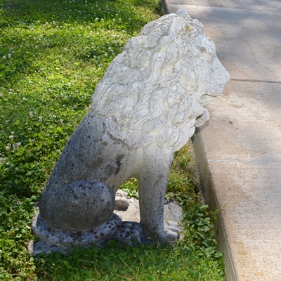 Single Concrete Lion Yard Statue