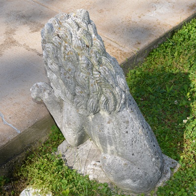 Single Concrete Lion Yard Statue