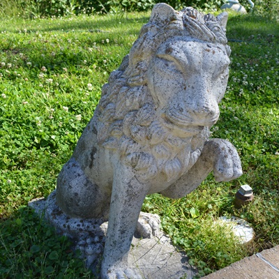 Single Concrete Lion Yard Statue