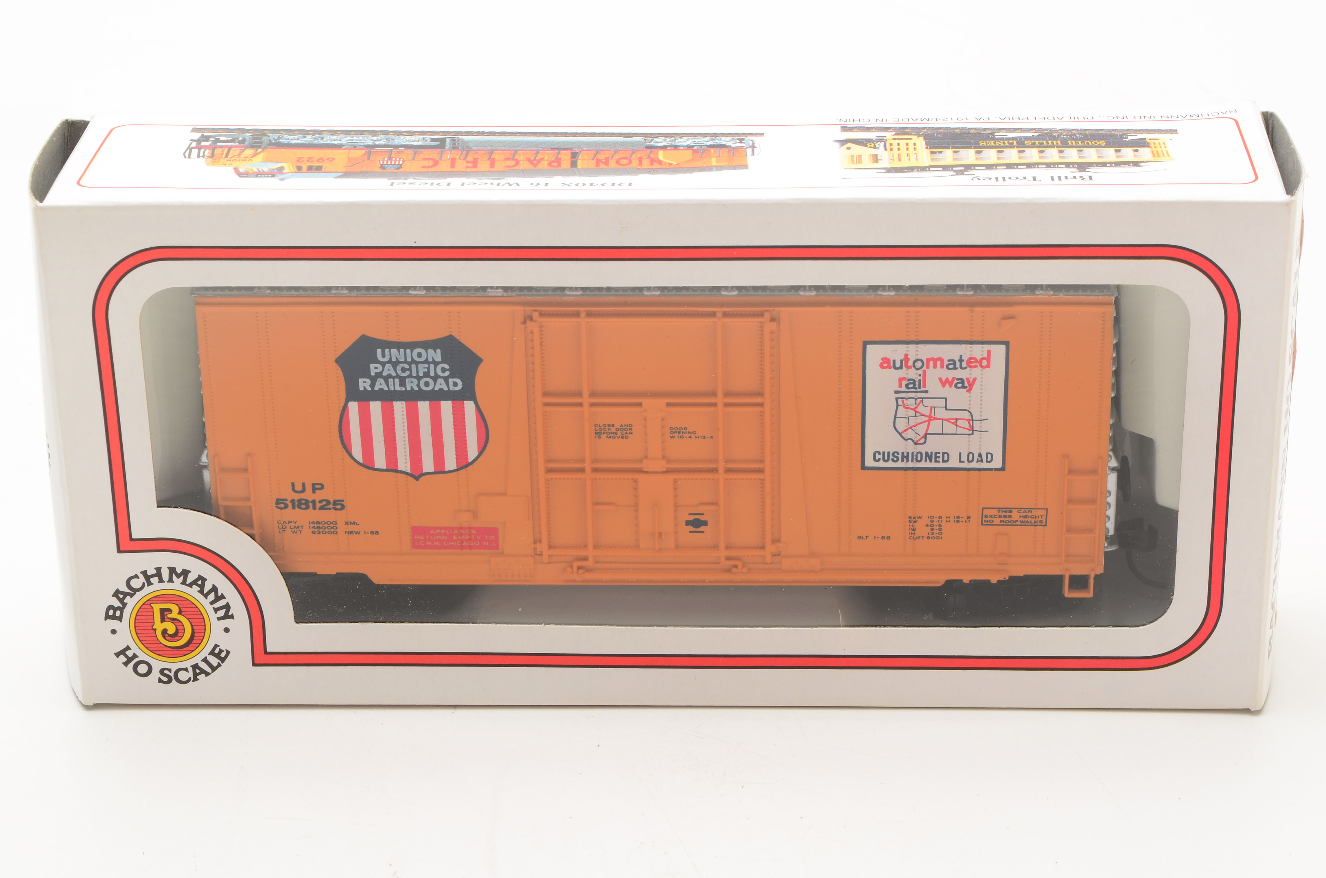 Assortment of HO Scale Train Cars with En