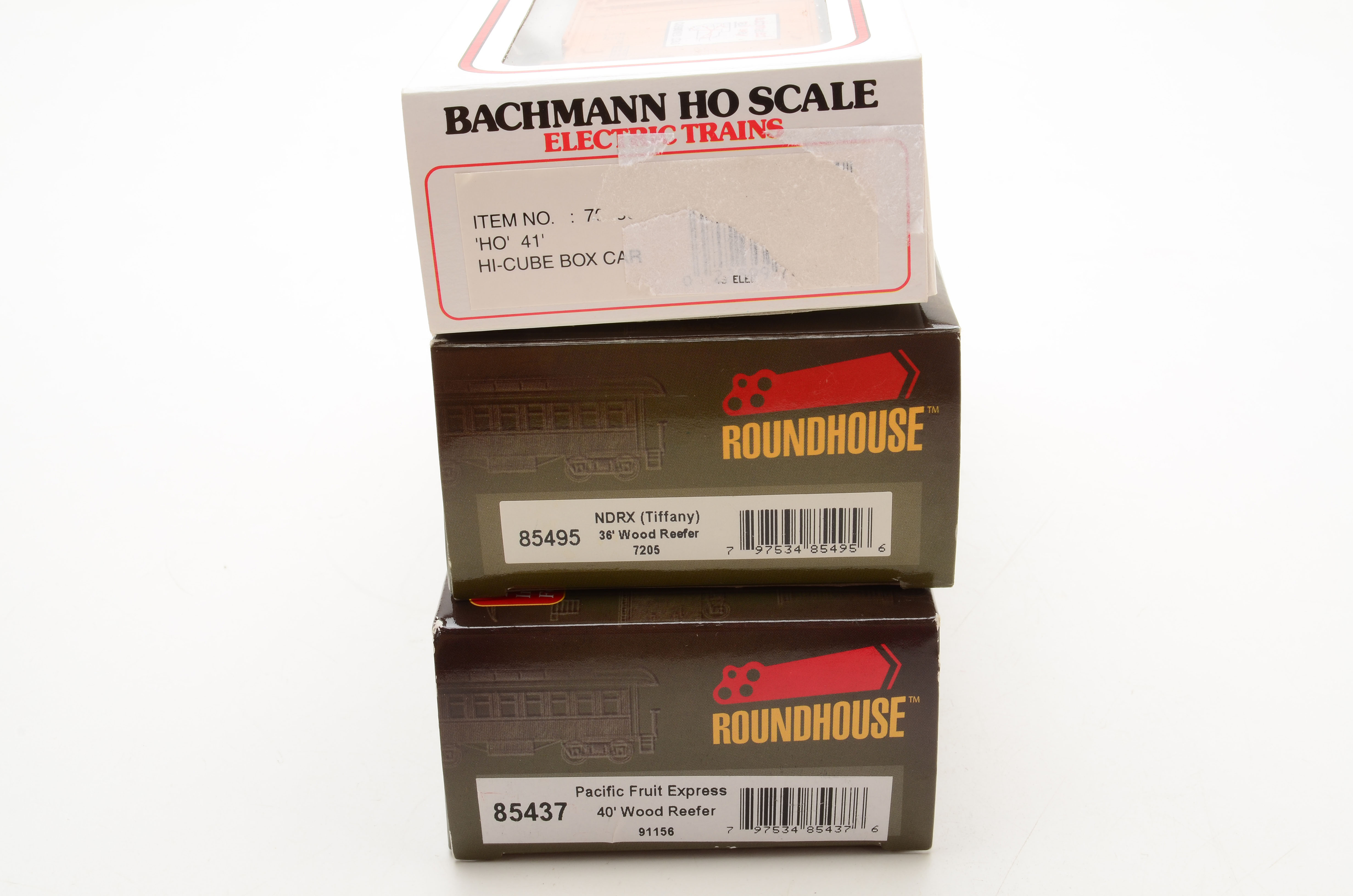 Assortment of HO Scale Train Cars with En