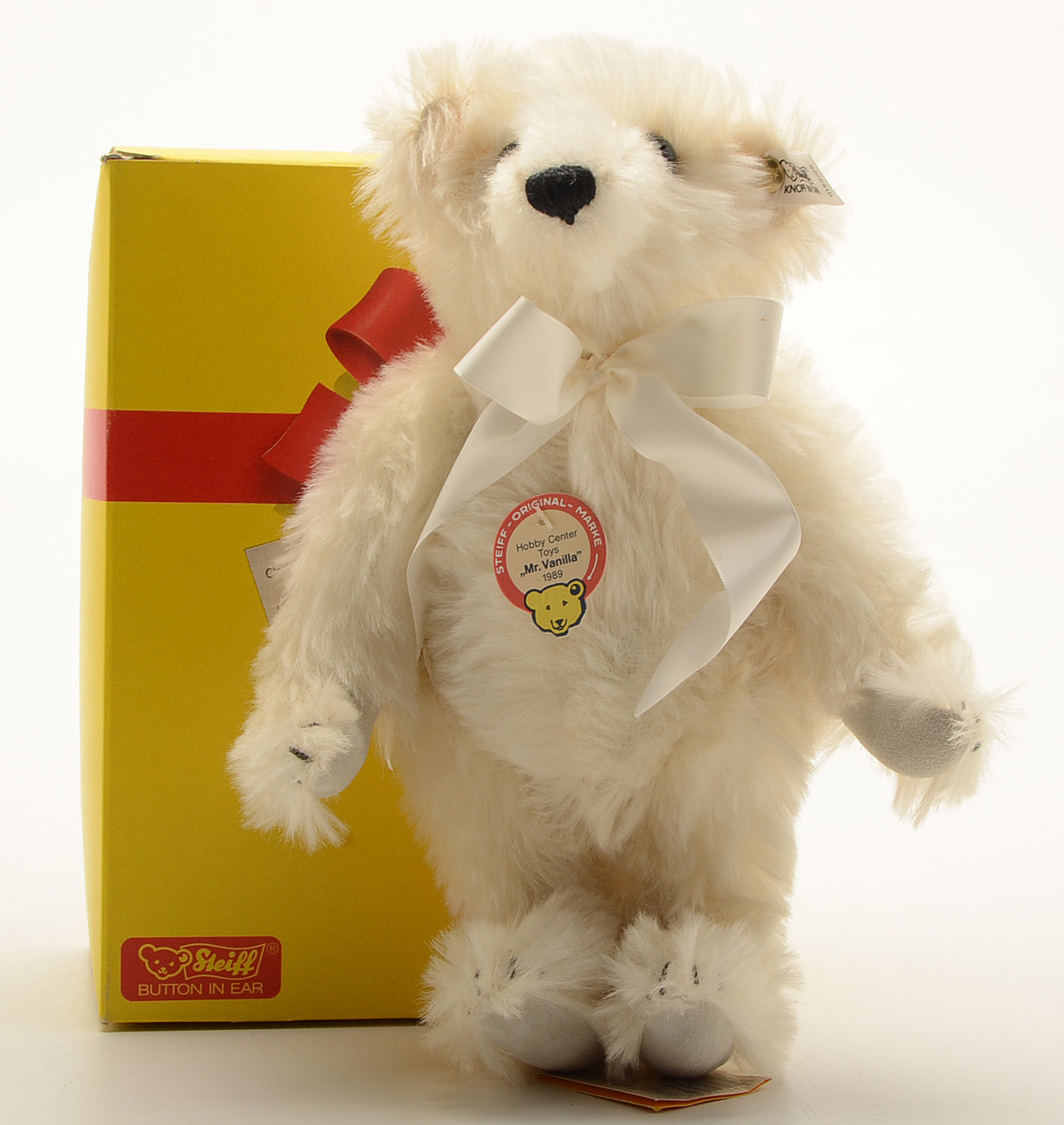 Steiff "Mr. Vanilla Bear with Porcelain Steiff Tea Set