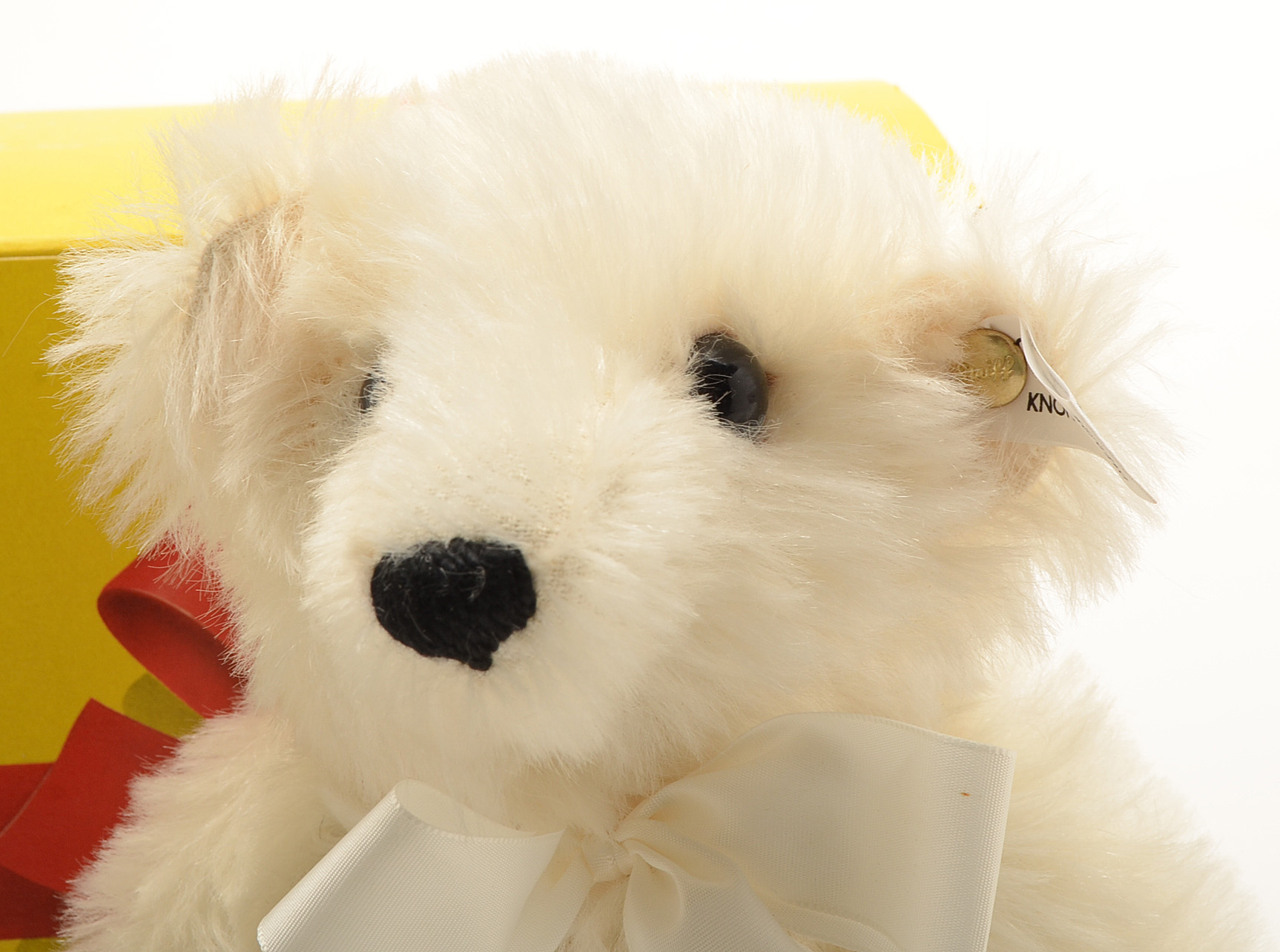Steiff "Mr. Vanilla Bear with Porcelain Steiff Tea Set