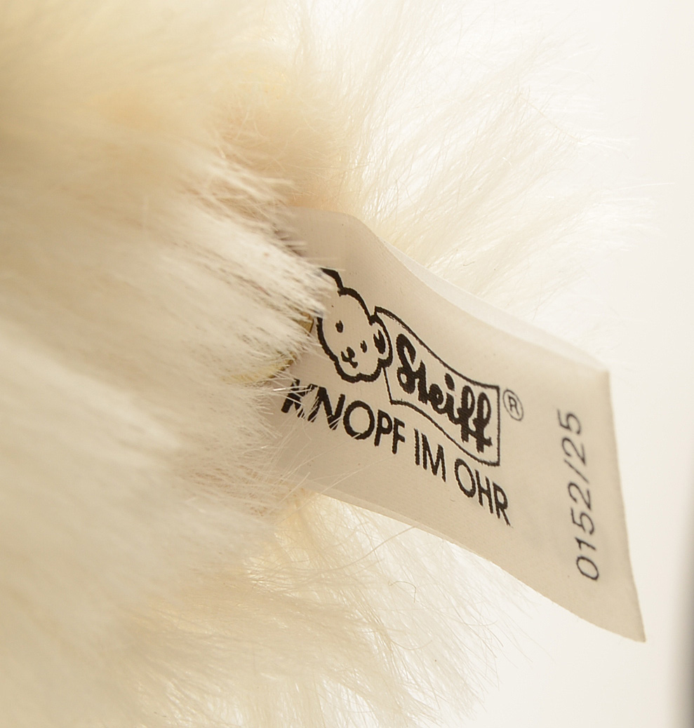 Steiff "Mr. Vanilla Bear with Porcelain Steiff Tea Set