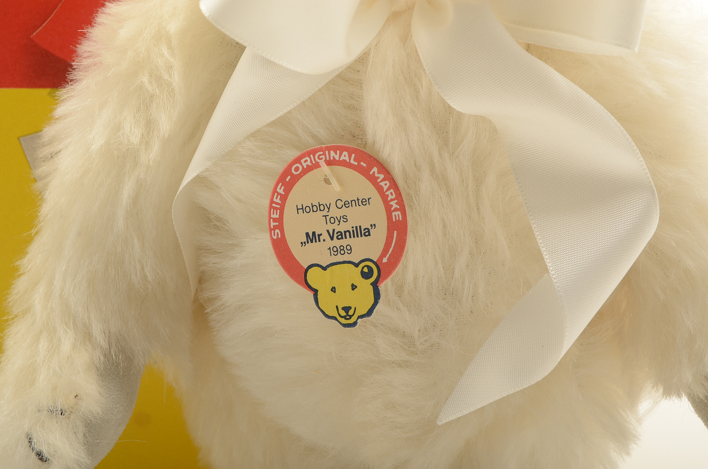 Steiff "Mr. Vanilla Bear with Porcelain Steiff Tea Set