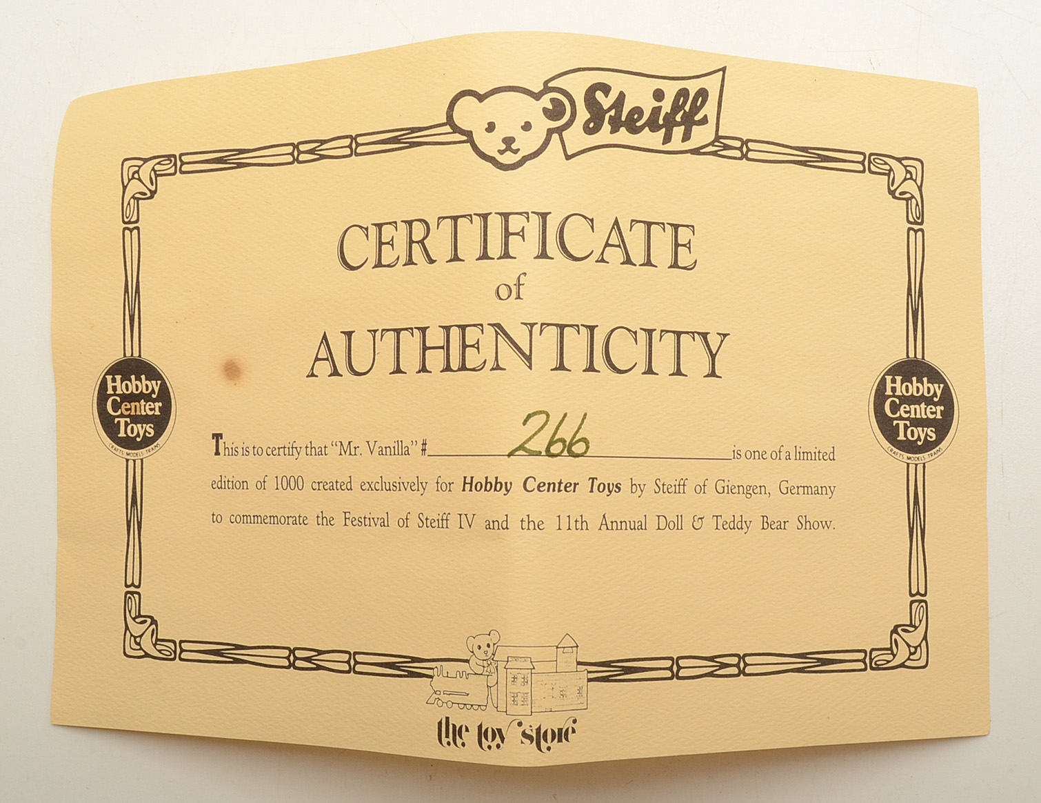 Steiff "Mr. Vanilla Bear with Porcelain Steiff Tea Set