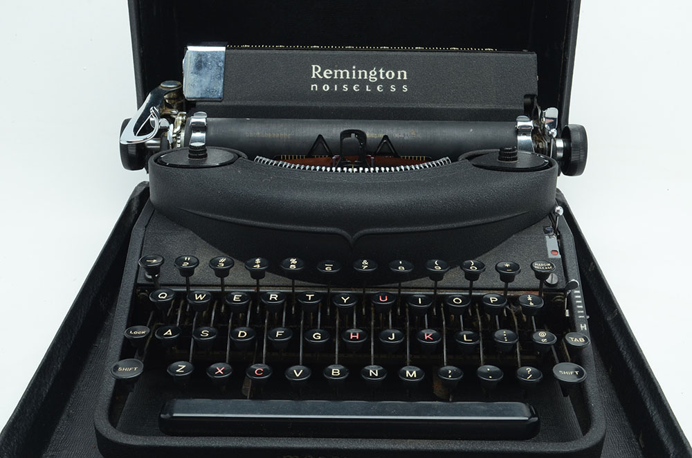 Vintage Remington "Noiseless" Typewriter