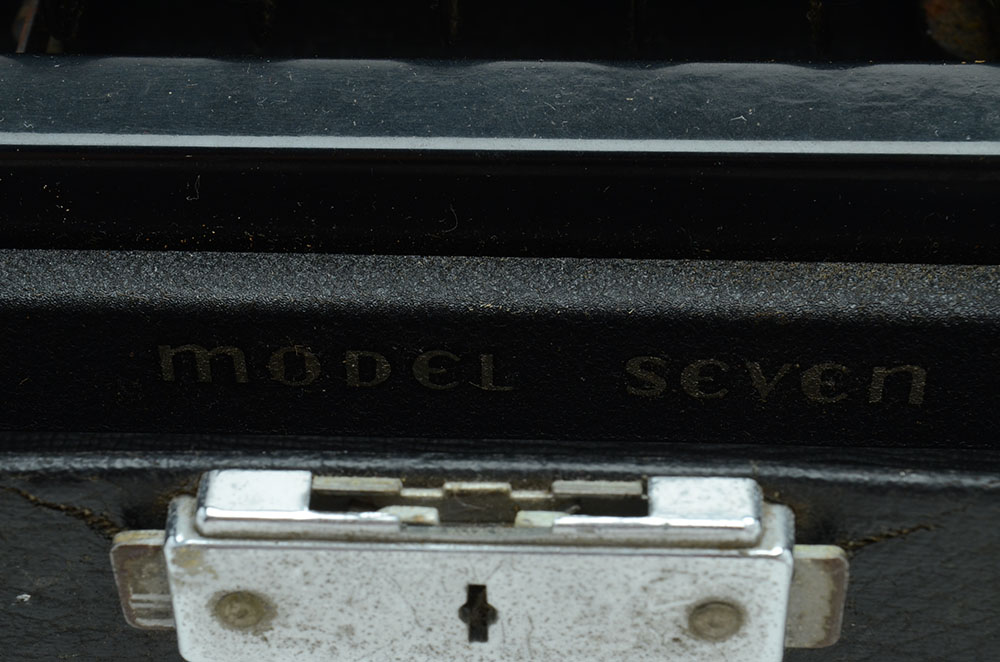 Vintage Remington "Noiseless" Typewriter