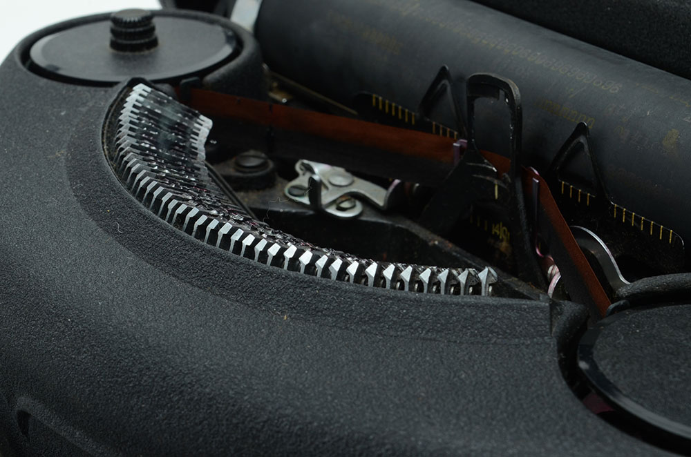 Vintage Remington "Noiseless" Typewriter