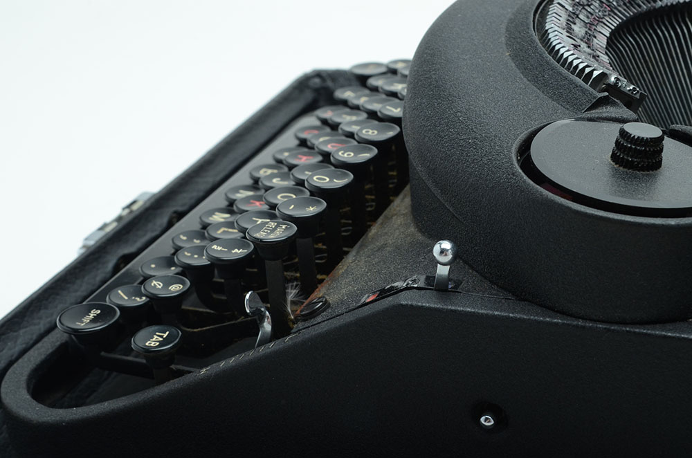 Vintage Remington "Noiseless" Typewriter