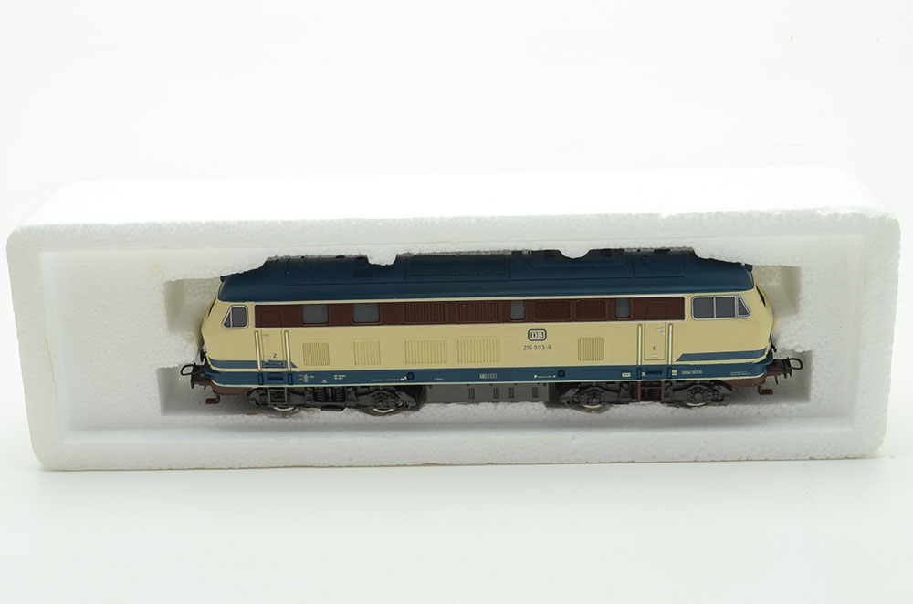 HO Gauge Model Trains with German Themed Cars