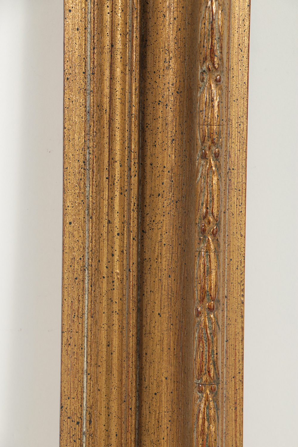 20.25" W x 16.25" H Vintage Husar Gilt and Gesso Frame