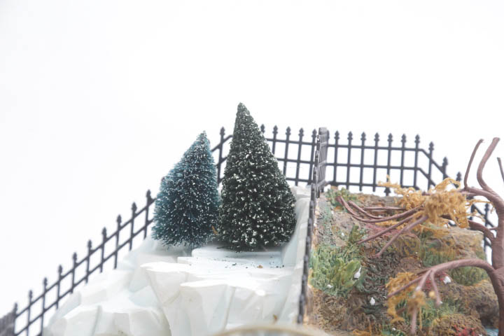 Department 56 Christmas Décor