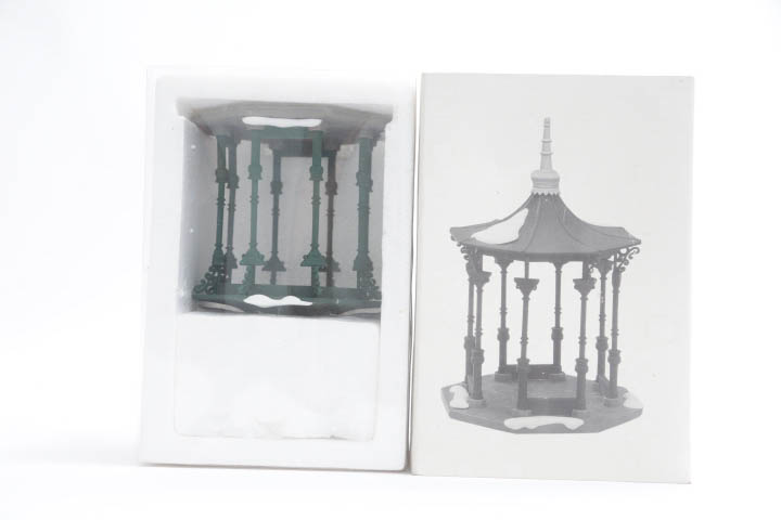 Department 56 Christmas Décor