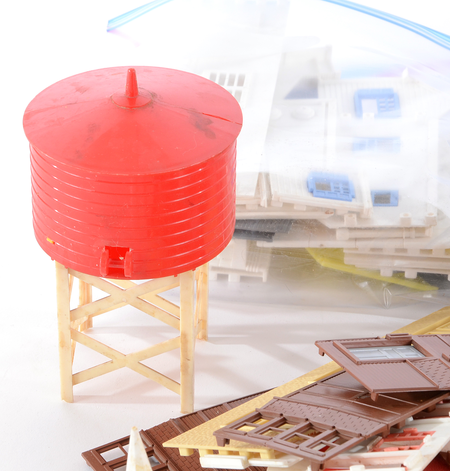 Grouping of O Gauge Plasticville Scenery Models