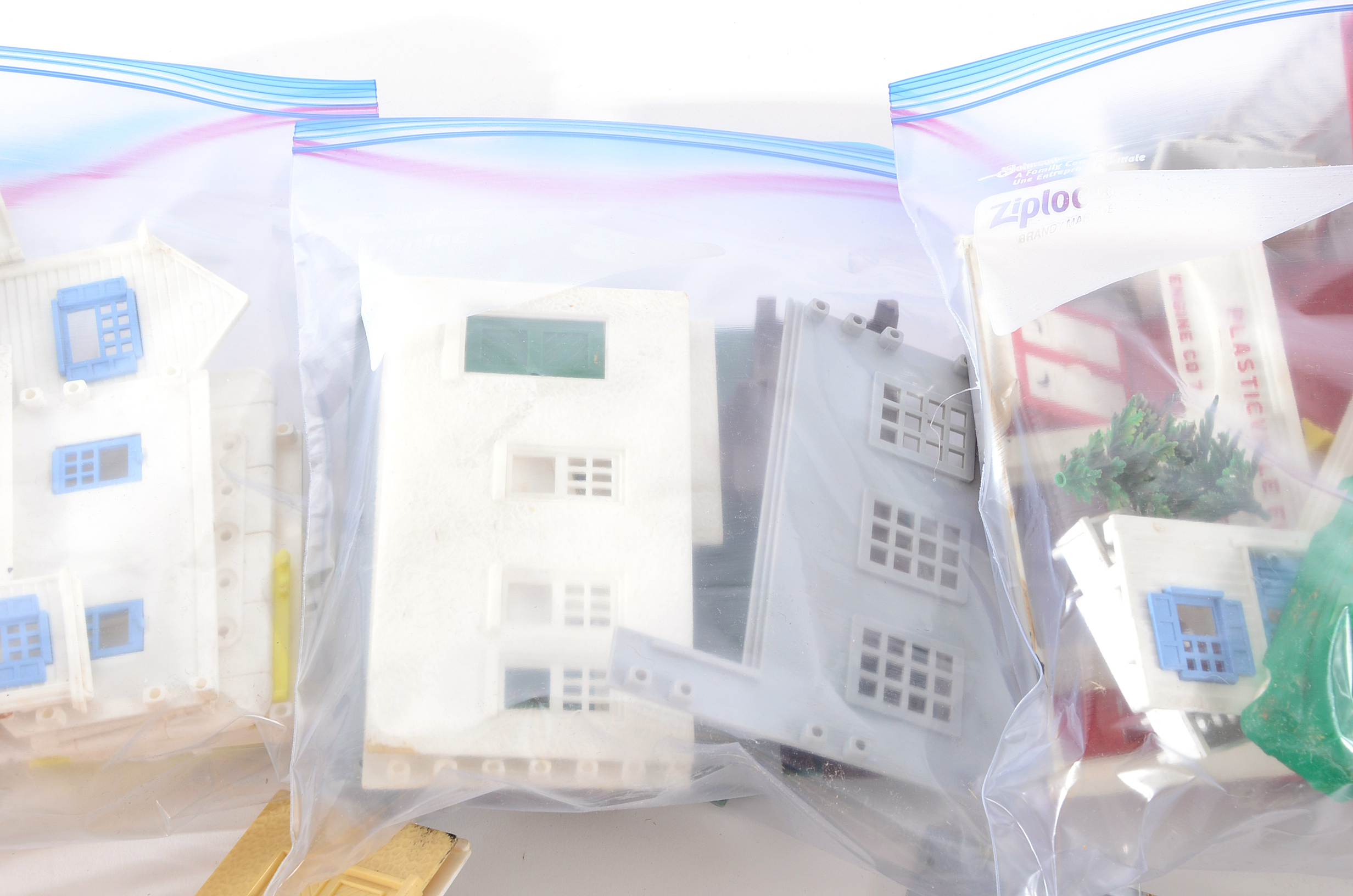 Grouping of O Gauge Plasticville Scenery Models