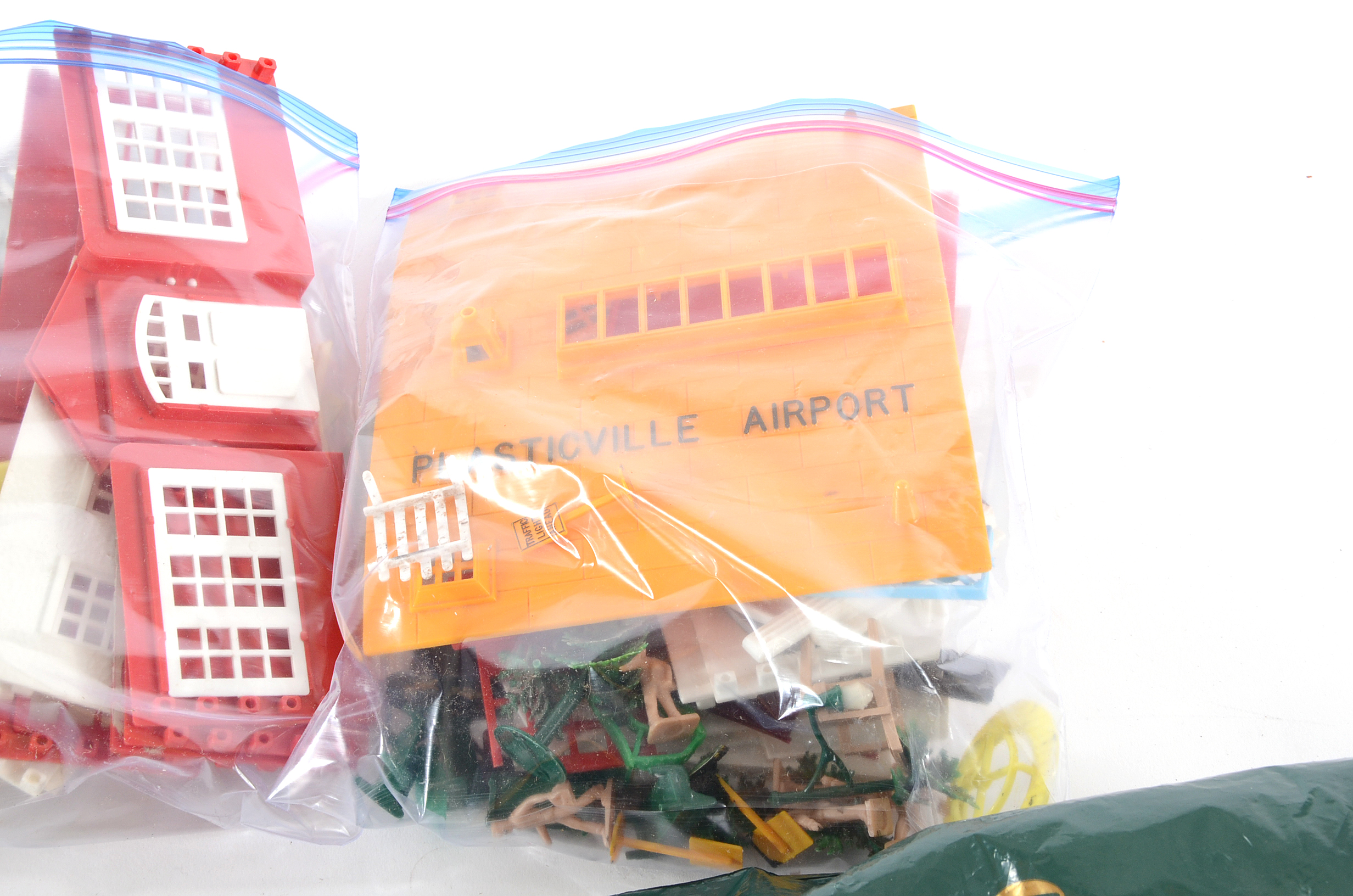 Grouping of O Gauge Plasticville Scenery Models