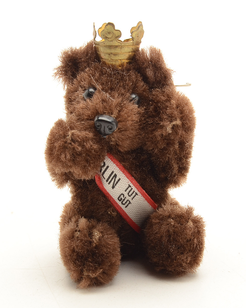 Steiff "Berlin Bear" with a 24 Carat Goldplated Crown with Pin