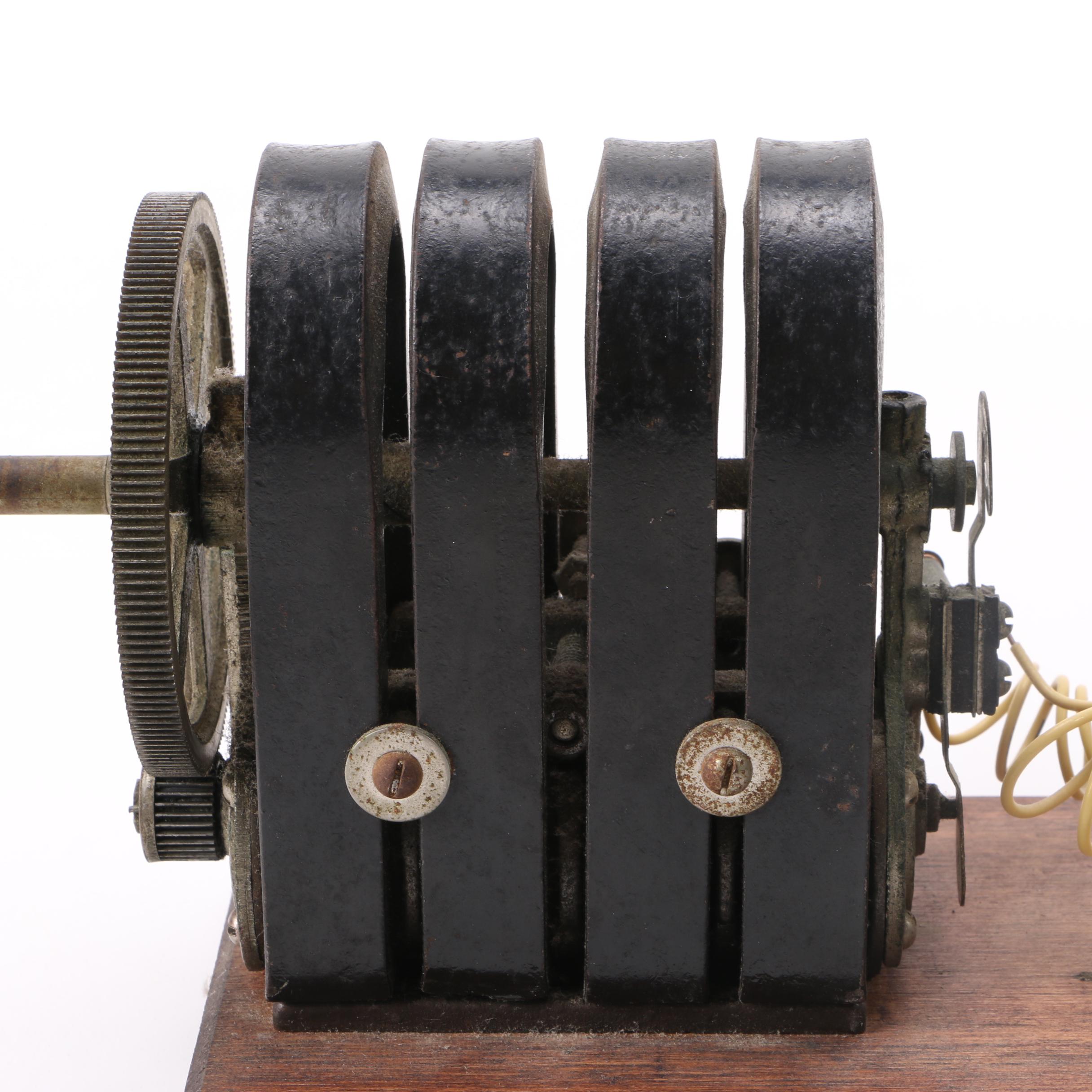 Hand Crank Light Bulb Generator