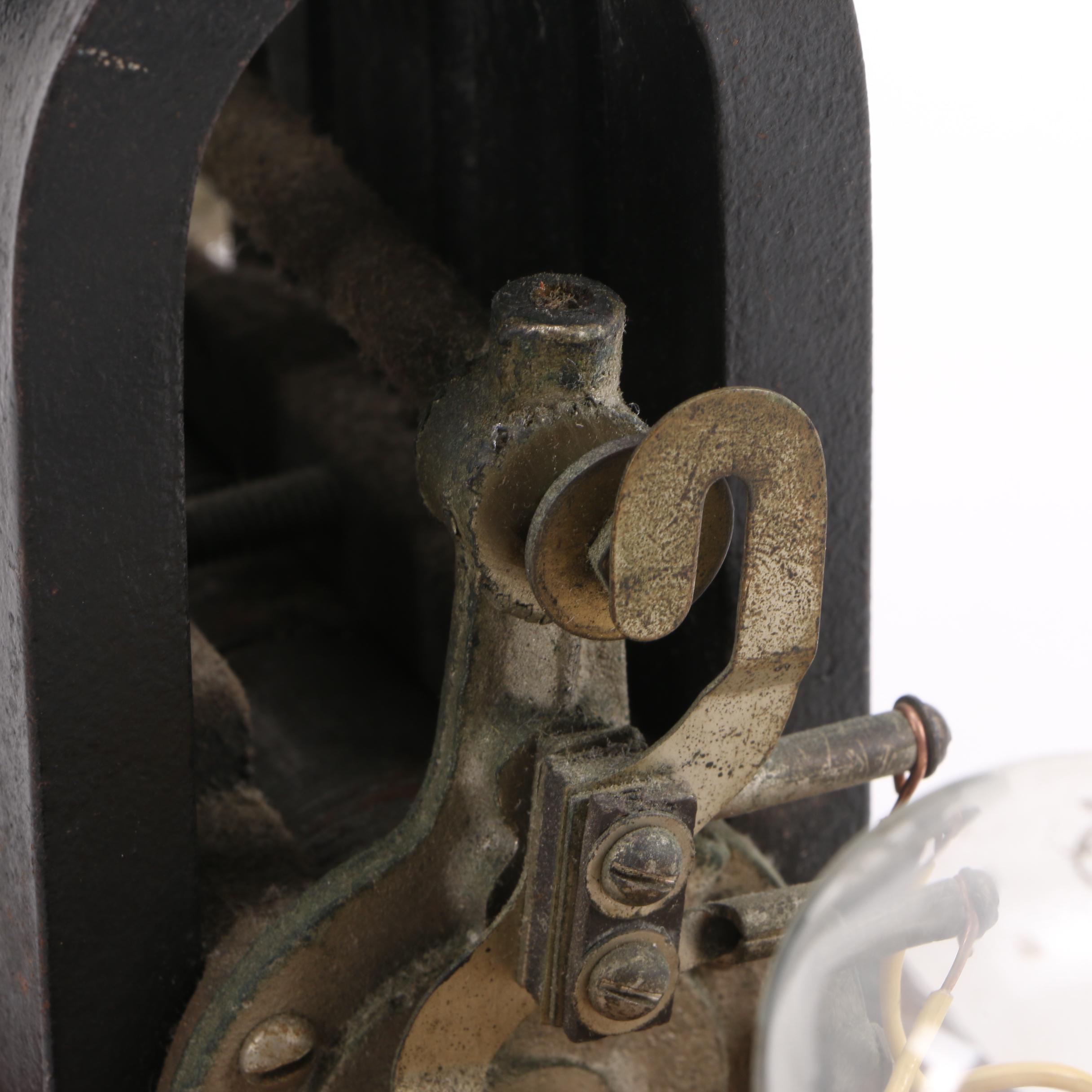 Hand Crank Light Bulb Generator