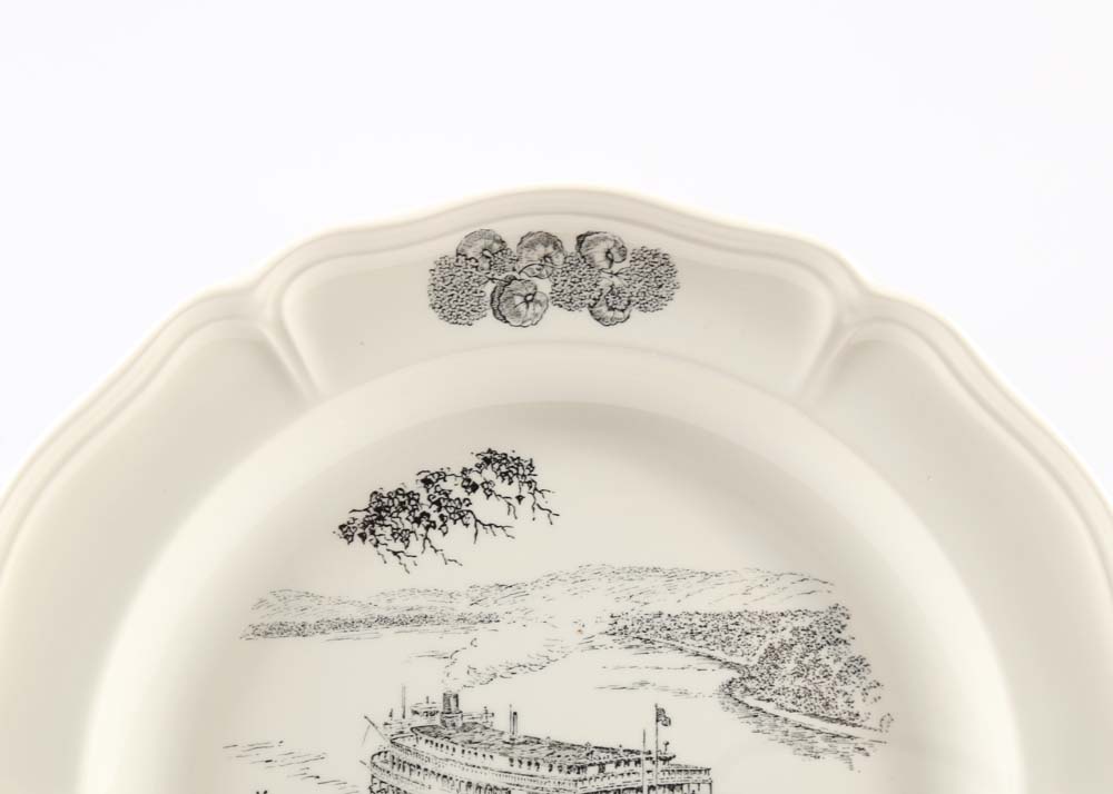 Wedgwood Scenes of Cincinnati "Delta Queen" Dinner Plate