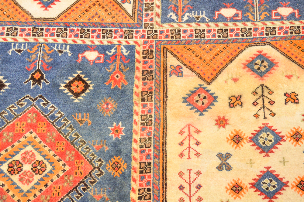 Tribal Style Pictorial Area Rug