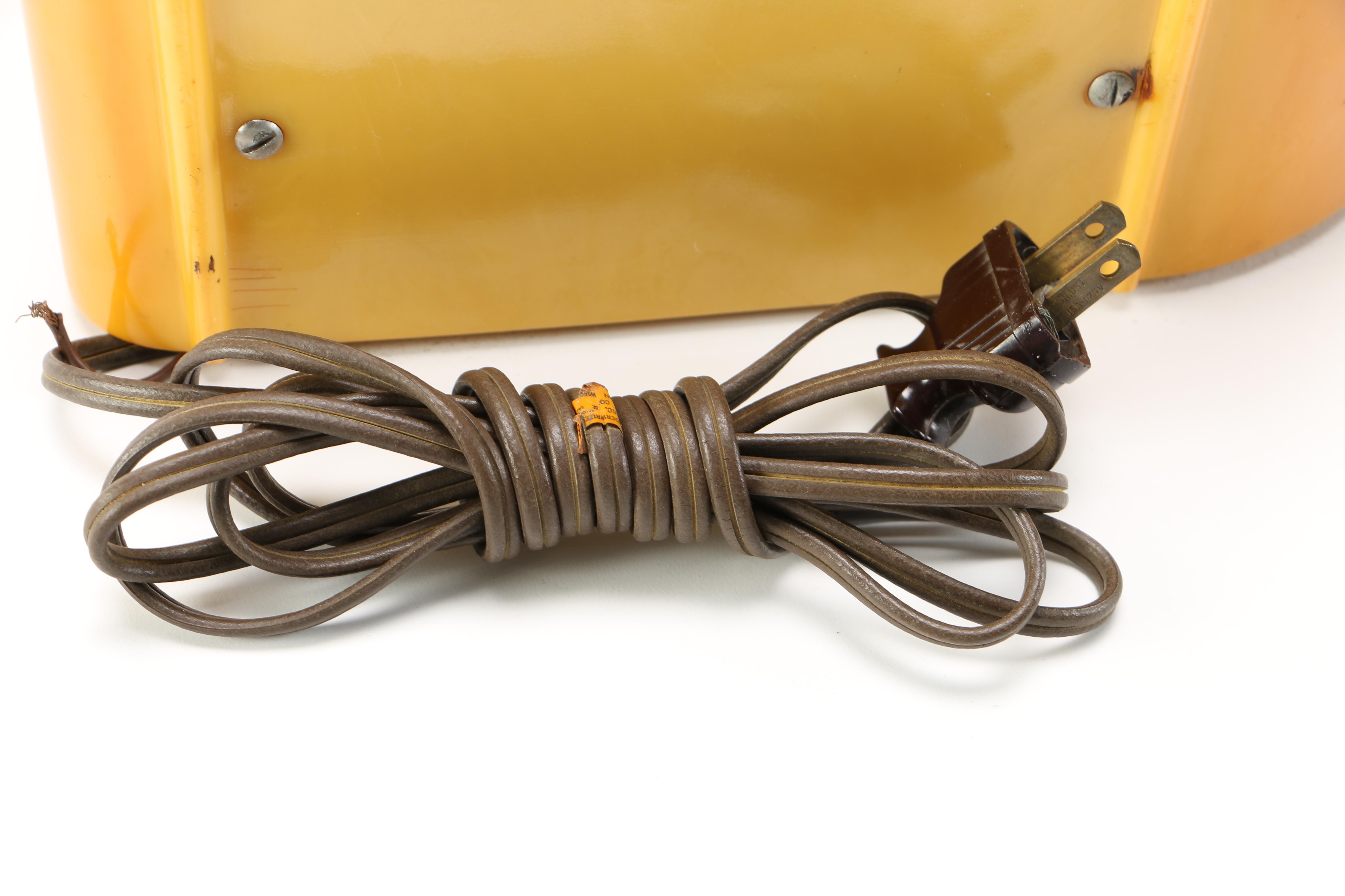 Fada Bakelite "Bullet" Radio