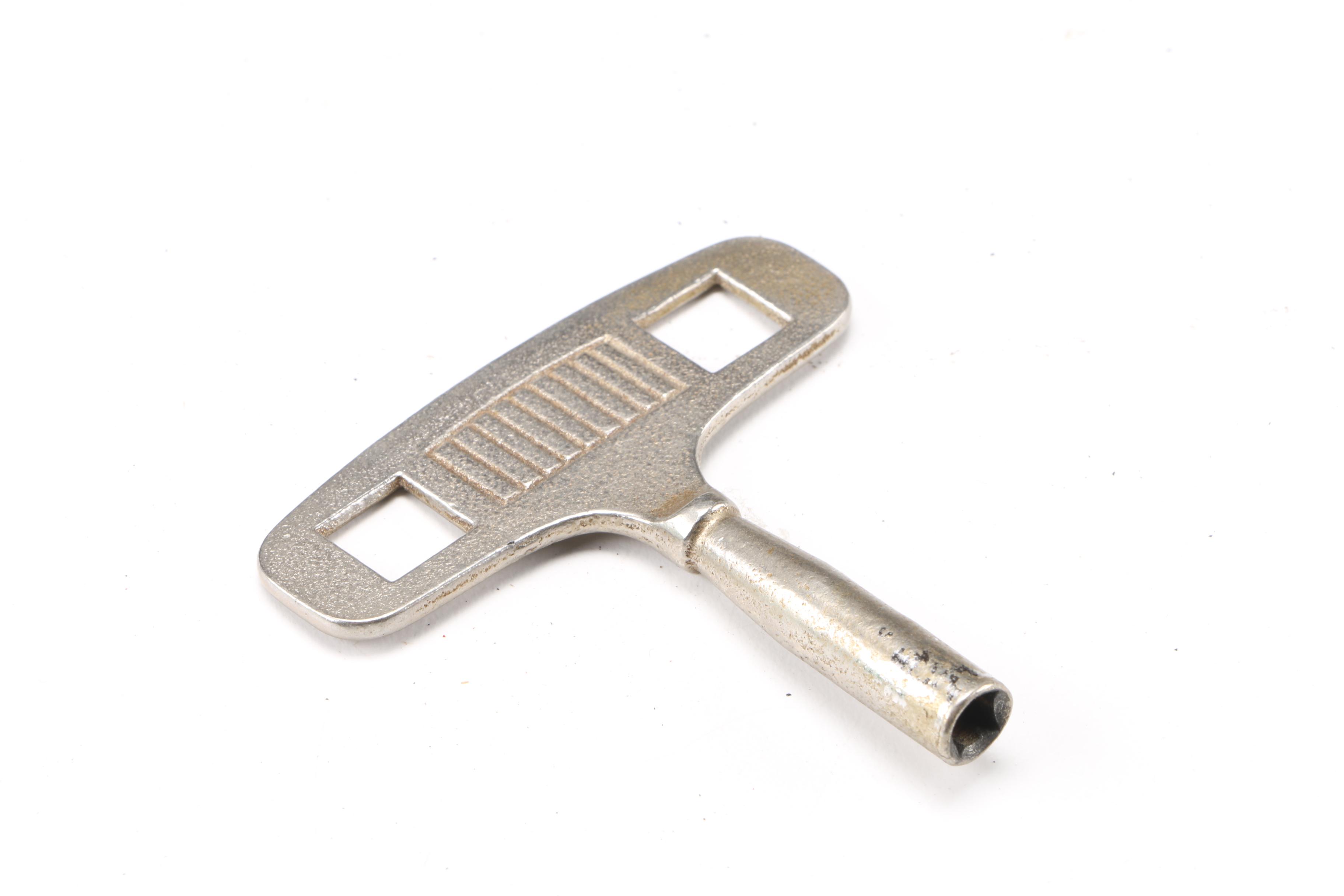 Vintage Herman Miller Clock Co. Wooden Mantel Clock