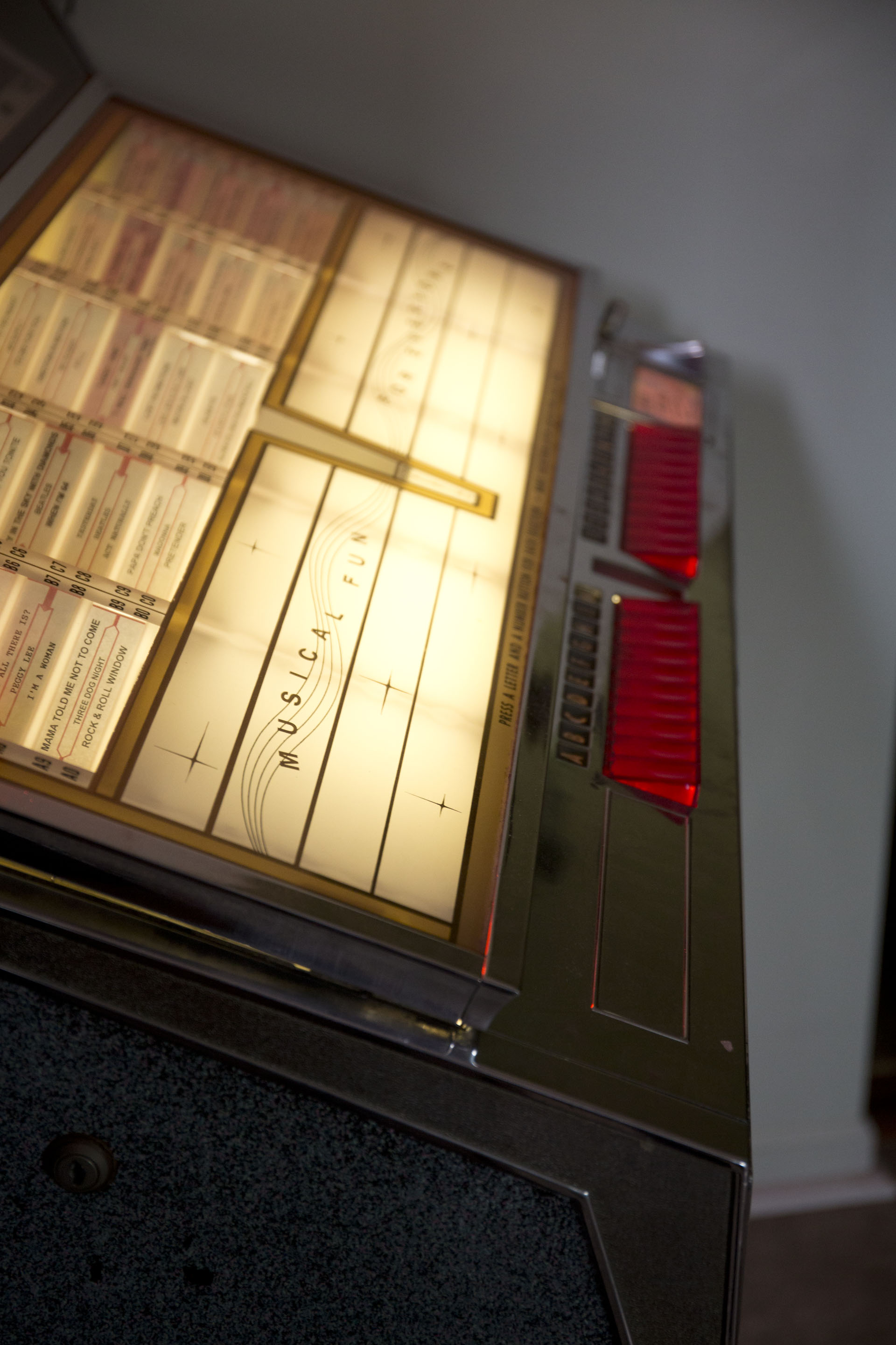 1960s Wurlitzer Model 2810 Jukebox