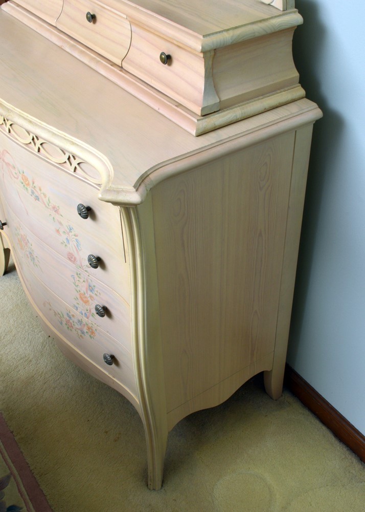 Dresser with Mirror from Lexington Furniture "Lynn Hollyn At Home"