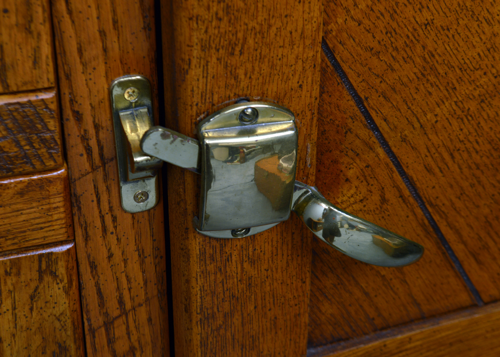 Young-Hinkle Chest of Drawers
