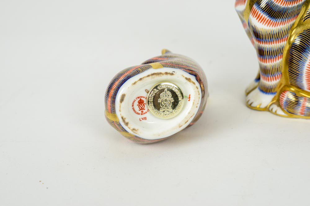 Royal Crown Derby Cat with Playful Kitten Figurines