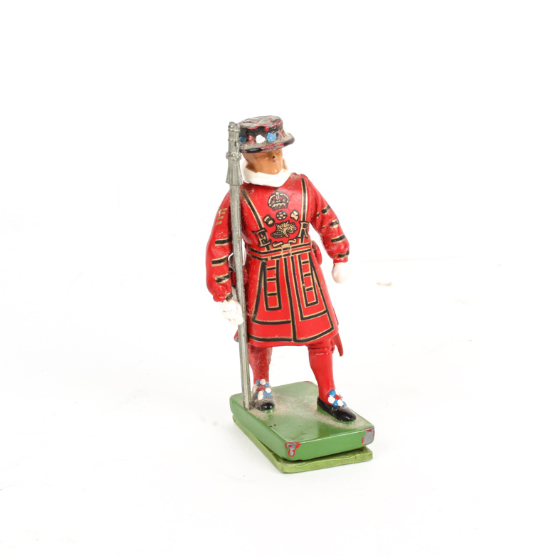 Royal Yeoman Warder "Beefeater" Figurine