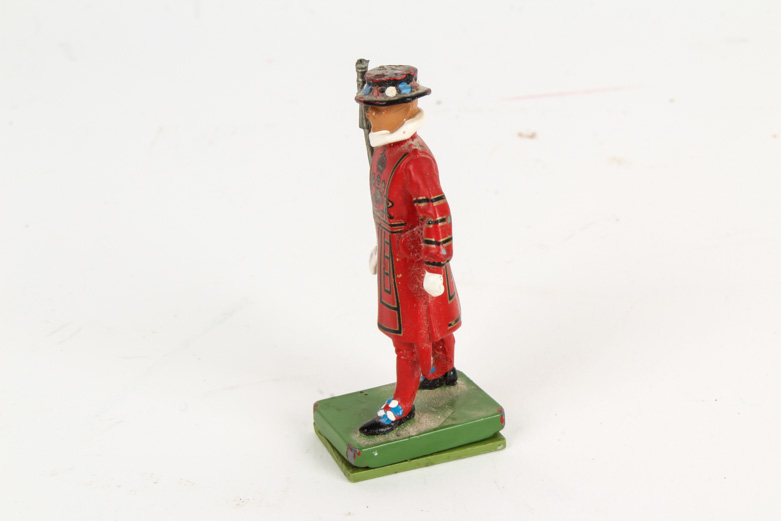 Royal Yeoman Warder "Beefeater" Figurine