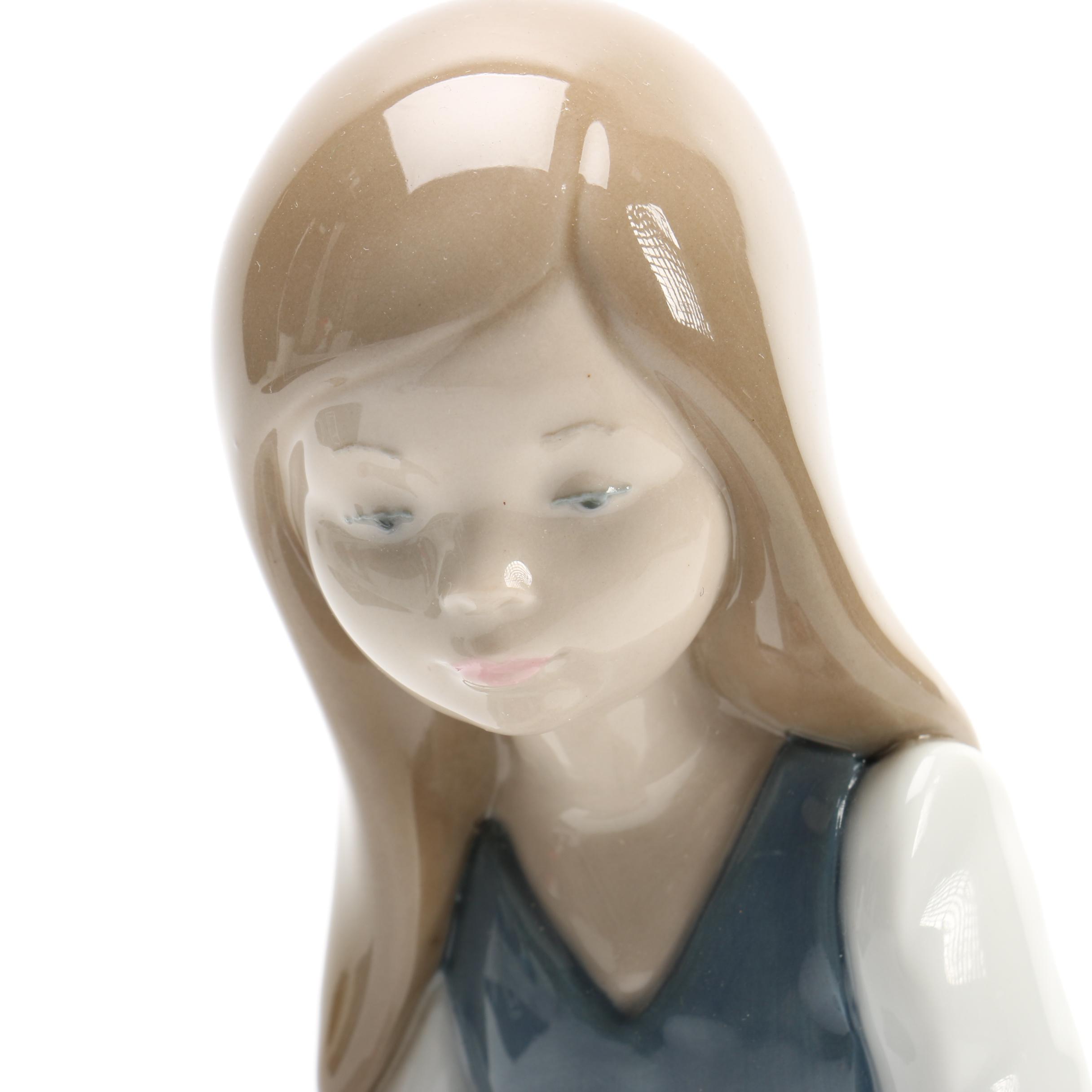 Lladro Ceramic Figure of a Girl With Flowers