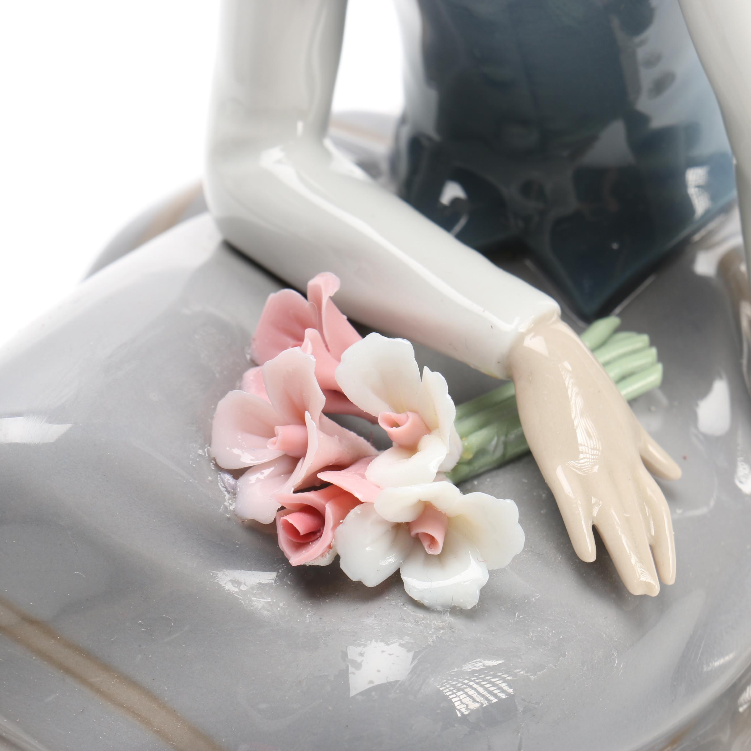Lladro Ceramic Figure of a Girl With Flowers