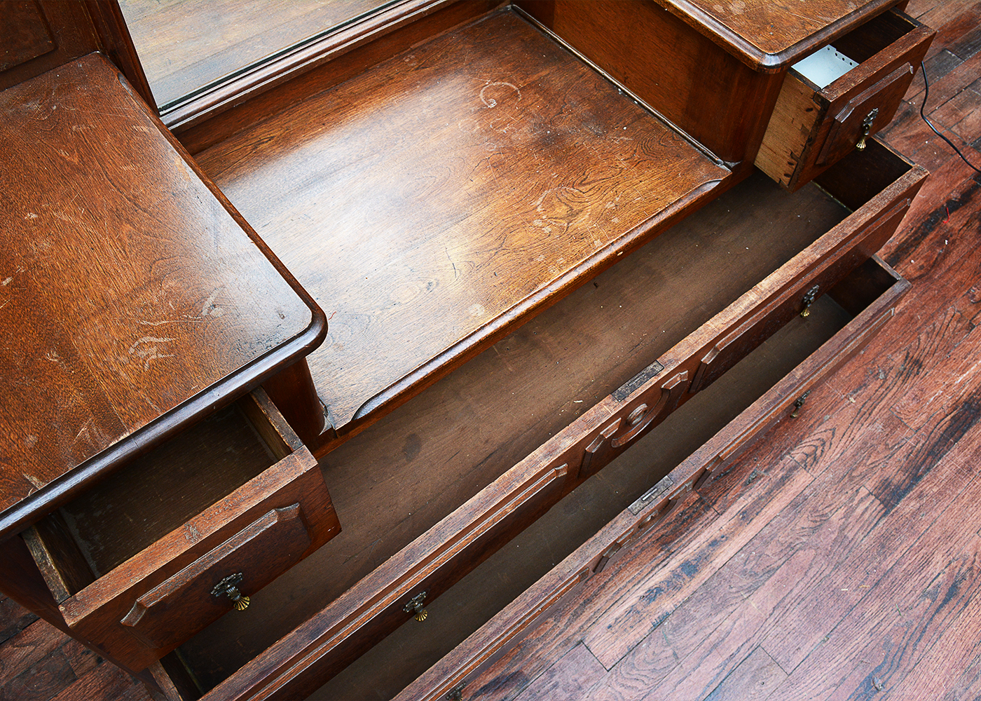 Antique Victorian Style Vanity Dresser With Mirror