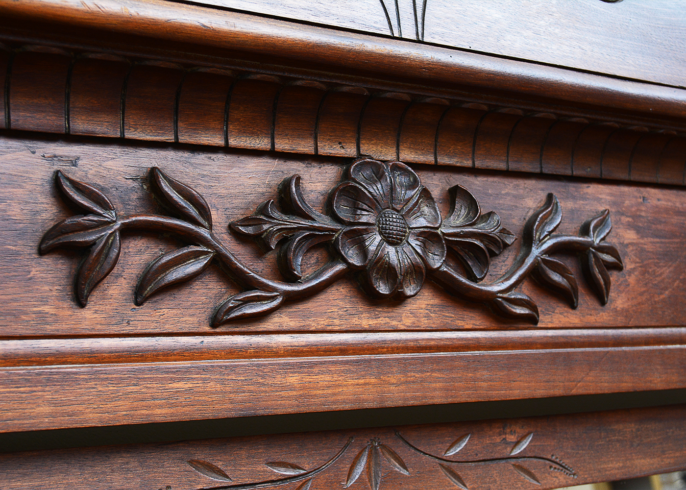 Victorian Eastlake Style Dresser With Mirror