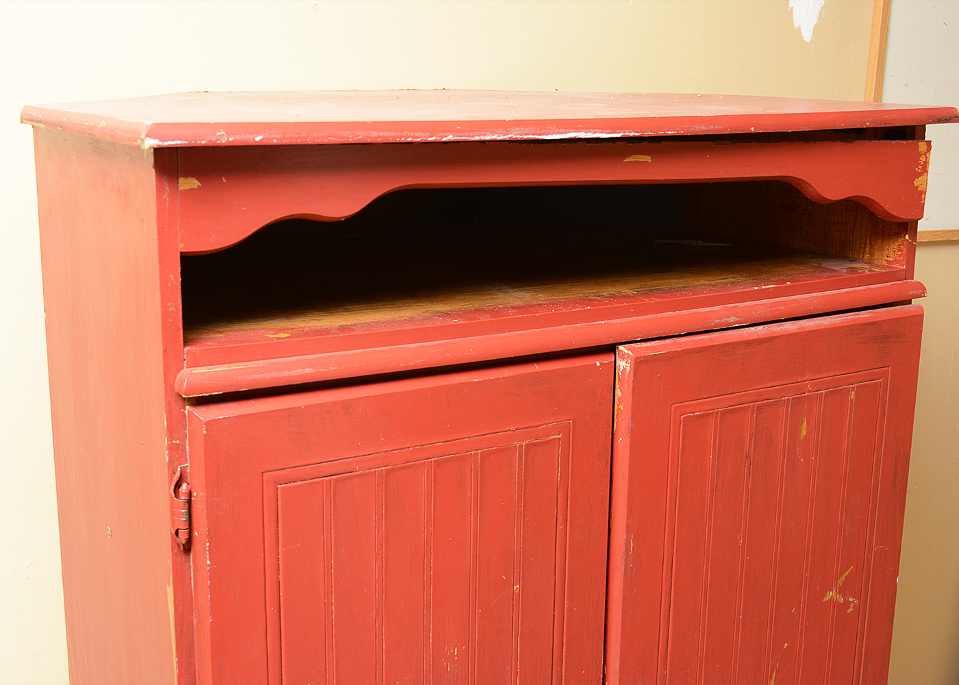 Red-Painted Country-Style Entertainment Cabinet